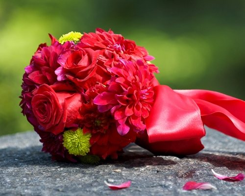picture of red bouquet